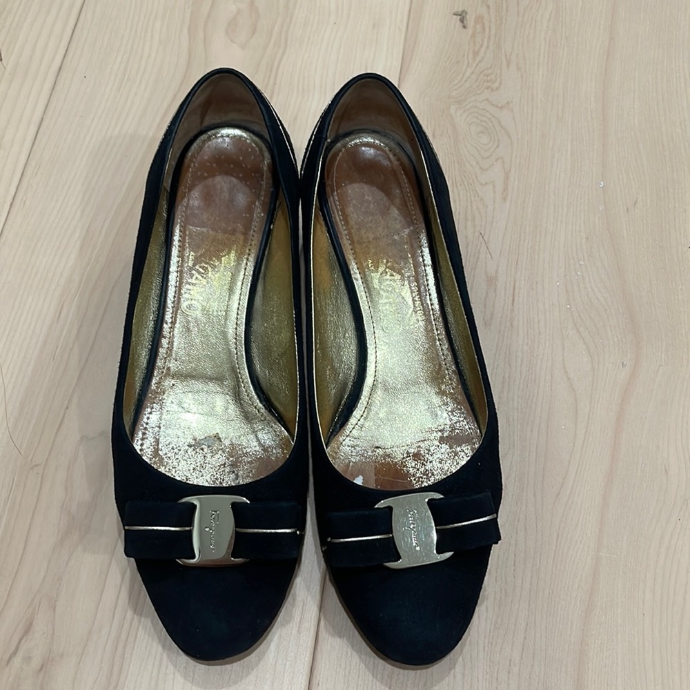 Salvatore Ferragamo Vara Bow pumps size 7.5